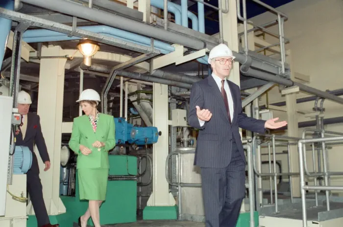 Framed Print : Prime Minister John Major and his wife Norma visiting Grafham Water Processing Plant