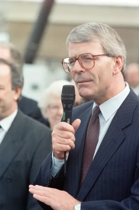 Framed Print : Prime Minister John Major and his wife Norma visiting Grafham Water Processing Plant