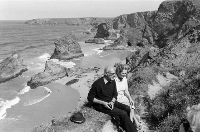 Framed Print : Prime Minister Margaret Thatcher and her husband Denis on holiday in North Cornwall