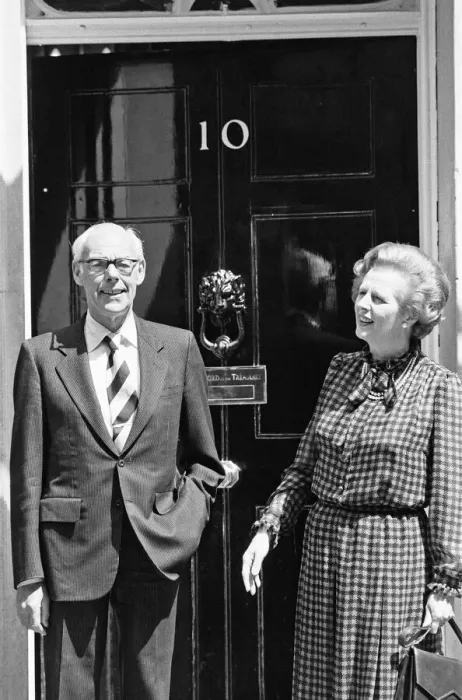 Framed Print : Prime Minister Margaret Thatcher and husband Denis on the steps of 10 Downing Street