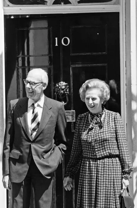 Framed Print : Prime Minister Margaret Thatcher and husband Denis on the steps of 10 Downing Street Framed Print : Prime Minister Margaret Thatcher and husband Denis on the steps of 10 Downing Street