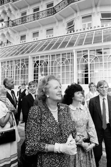 Framed Print : Prime Minister Margaret Thatcher returns to the Grand Hotel in Brighton Framed Print : Prime Minister Margaret Thatcher returns to the Grand Hotel in Brighton
