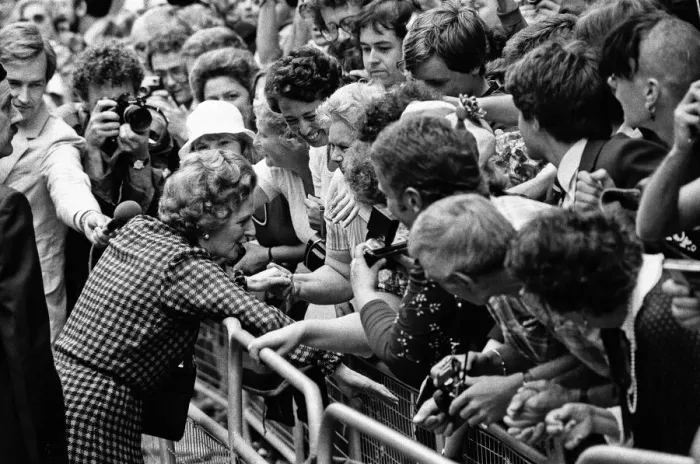 Framed Print : Prime Minister, Margaret Thatcher shakes hands with well wishers as she returns to No Framed Print : Prime Minister, Margaret Thatcher shakes hands with well wishers as she returns to No