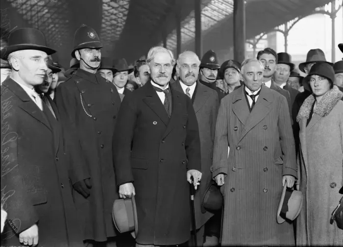 Framed Print : Prime Minister Ramsay MacDonald (centre) seen here with Sir Stamp Framed Print : Prime Minister Ramsay MacDonald (centre) seen here with Sir Stamp