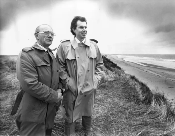 Framed Print : Prime Minister Tony Blair with Wansbeck MP Jack Thompson at Druridge Bay