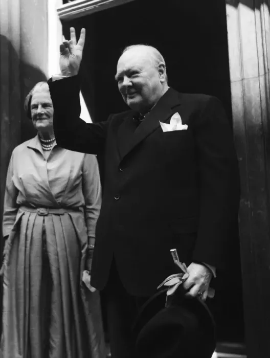 Framed Print : Prime Minister Winston Churchill at Number 10 Making V sign 1952