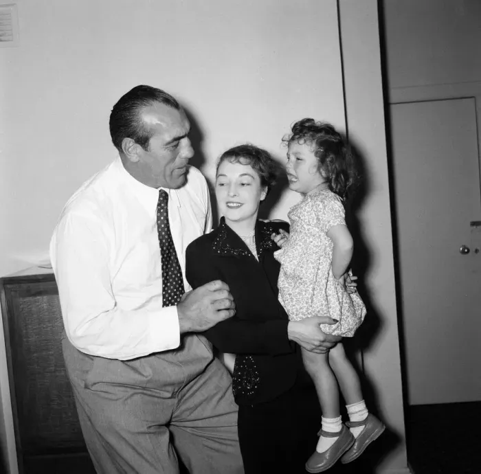 Framed Print : Primo Carnera, Wrestler, former boxer, with Peggy Brindle and her daughter Susan Framed Print : Primo Carnera, Wrestler, former boxer, with Peggy Brindle and her daughter Susan
