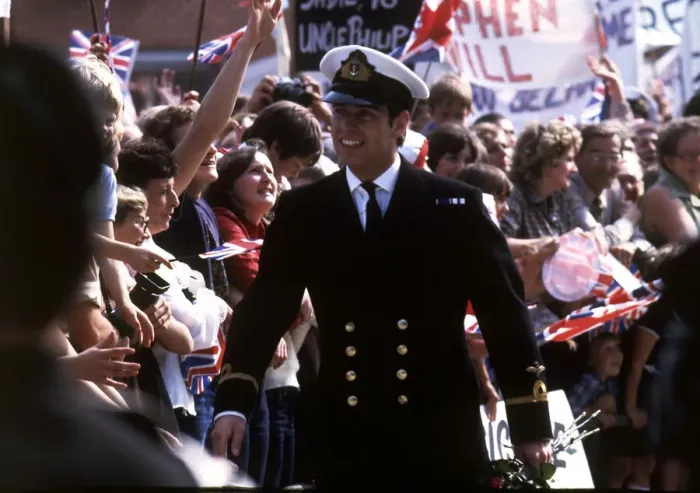 Framed Print : Prince Andrew returns from Falklands at Portsmouth 1982 after HMS Invincible docks