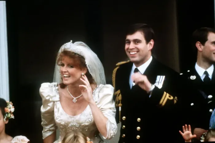 Framed Print : Prince Andrew and Sarah Ferguson on the balcony at Buckingham Palace after their wedding