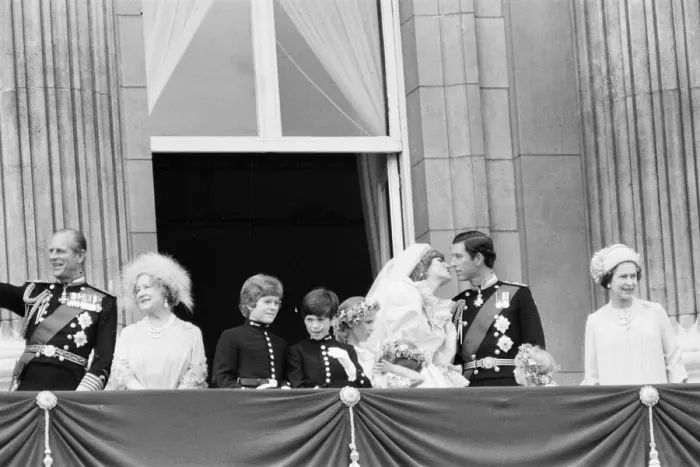 Framed Print : Prince Charles and Diana Spencer wedding, 29th July 1981 Framed Print : Prince Charles and Diana Spencer wedding, 29th July 1981