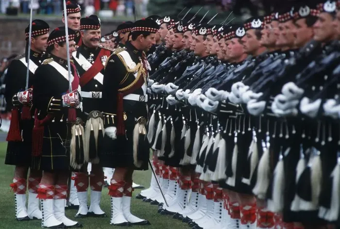 Framed Print : Prince Charles inspecting the ranks in full Scottish military outfit July 1988 Framed Print : Prince Charles inspecting the ranks in full Scottish military outfit July 1988