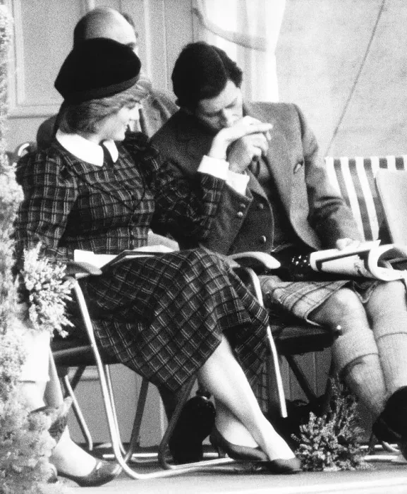 Framed Print : Prince Charles kisses the hand of Princess Diana during the annual Braemar Highland Games
