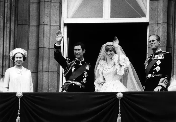 Framed Print : Prince Charles and Lady Diana Spencer with Queen Elizabeth II Framed Print : Prince Charles and Lady Diana Spencer with Queen Elizabeth II