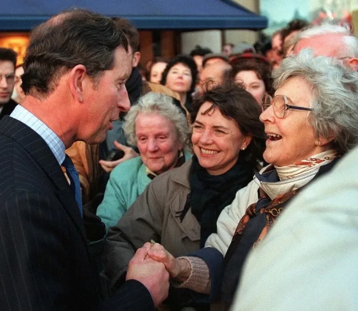 Framed Print : Prince Charles meets Helen Mowatt and Sylvia Christie in Princes Street Edinburgh Framed Print : Prince Charles meets Helen Mowatt and Sylvia Christie in Princes Street Edinburgh