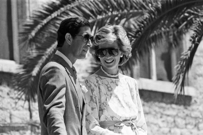 Framed Print : Prince Charles, Prince of Wales and Diana, Princess of Wales visit Italy. May 1985 Framed Print : Prince Charles, Prince of Wales and Diana, Princess of Wales visit Italy. May 1985