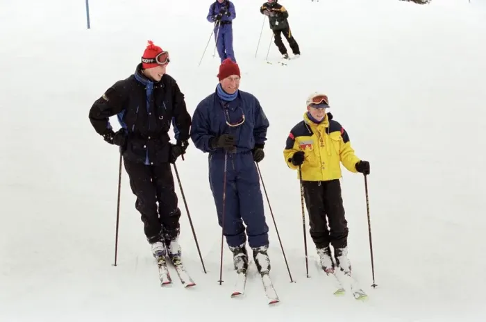 Framed Print : Prince Charles with Princes William and Harry during their skiing holiday in Whistler