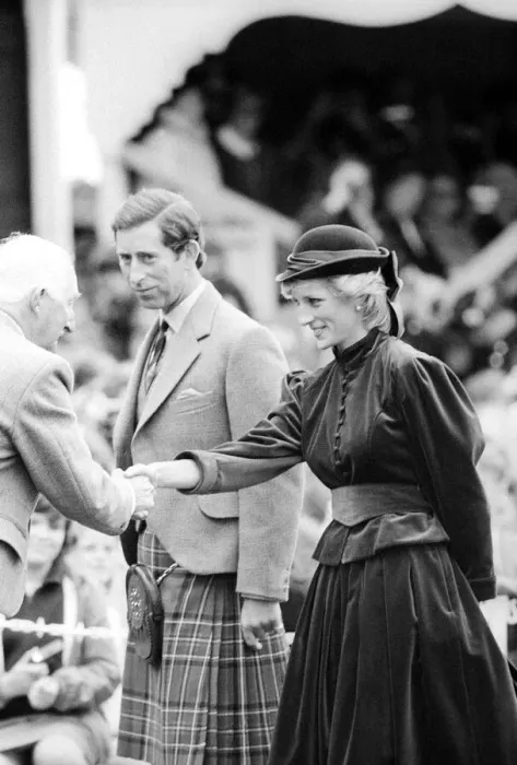 Framed Print : Prince Charles and Princess Diana during the annual Braemar Highland Games Framed Print : Prince Charles and Princess Diana during the annual Braemar Highland Games