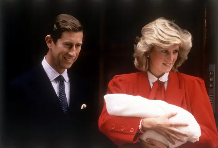 Framed Print : Prince Charles & Princess Diana leaving hospital after the birth of Prince Harry dbase