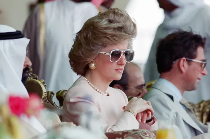 Framed Print : Prince Charles and Princess Diana visit a camel race at Al Maqam Framed Print : Prince Charles and Princess Diana visit a camel race at Al Maqam