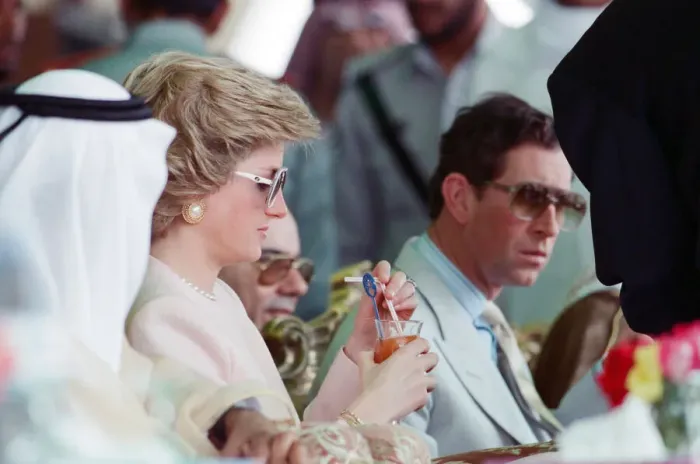 Framed Print : Prince Charles and Princess Diana visit a camel race at Al Maqam Framed Print : Prince Charles and Princess Diana visit a camel race at Al Maqam