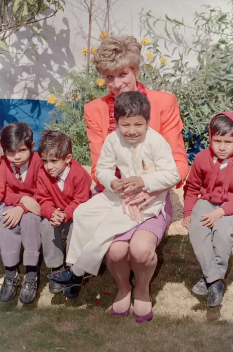 Framed Print : Prince Charles and Princess Diana visit India between 10th and 15th February 1992 Framed Print : Prince Charles and Princess Diana visit India between 10th and 15th February 1992