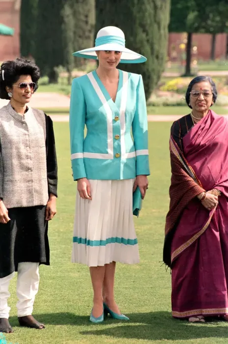 Framed Print : Prince Charles and Princess Diana visit to India between February 10th Framed Print : Prince Charles and Princess Diana visit to India between February 10th