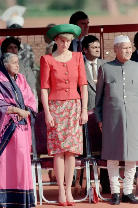 Framed Print : Prince Charles and Princess Diana visit India in February 1992 Framed Print : Prince Charles and Princess Diana visit India in February 1992