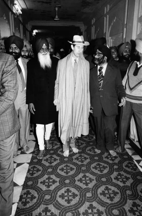 Framed Print : Prince Charles visits the Golden Temple of the Sikhs in Amritsar