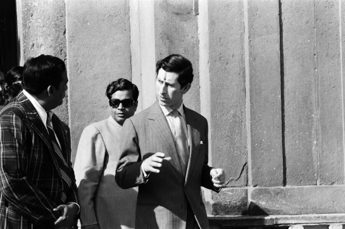Framed Print : Prince Charles visits the historical Fatehpur Sikri near Agra, India. 29th November 1980 Framed Print : Prince Charles visits the historical Fatehpur Sikri near Agra, India. 29th November 1980
