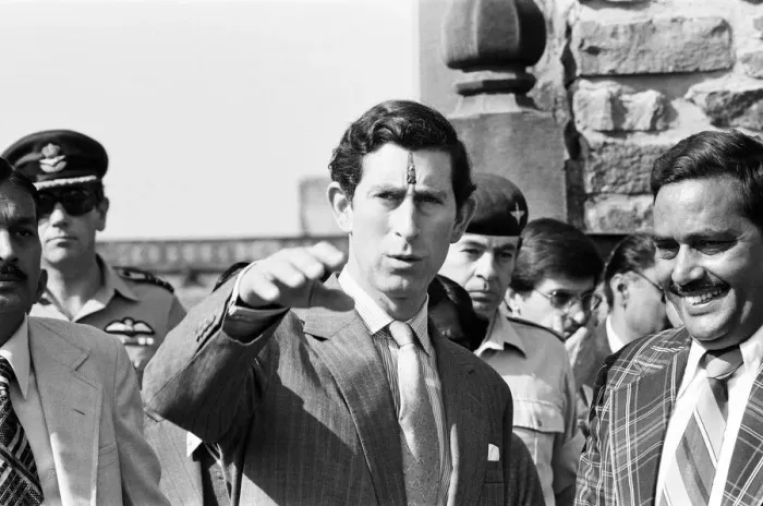 Framed Print : Prince Charles visits the historical Fatehpur Sikri near Agra, India. 29th November 1980 Framed Print : Prince Charles visits the historical Fatehpur Sikri near Agra, India. 29th November 1980