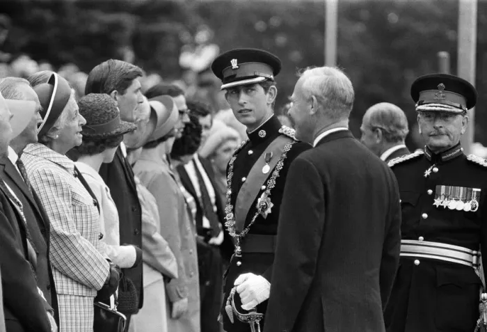 Framed Print : Prince Charles on his way to the ceremony of his Investiture as Prince of Wales Framed Print : Prince Charles on his way to the ceremony of his Investiture as Prince of Wales