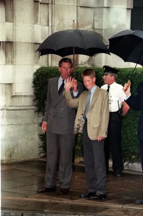 Framed Print : Prince Harry arrives at Eton school with Prince Charles Framed Print : Prince Harry arrives at Eton school with Prince Charles
