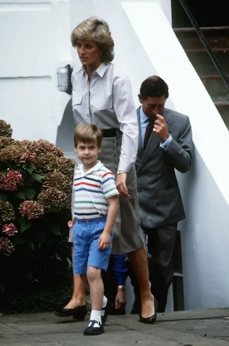 Framed Print : Prince Harry after his first day at nursery school in chepstow villas in kensington Framed Print : Prince Harry after his first day at nursery school in chepstow villas in kensington