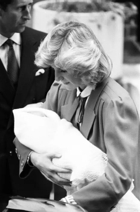 Framed Print : Prince Harry leaves St Marys Hospital, London, after birth previous day Framed Print : Prince Harry leaves St Marys Hospital, London, after birth previous day