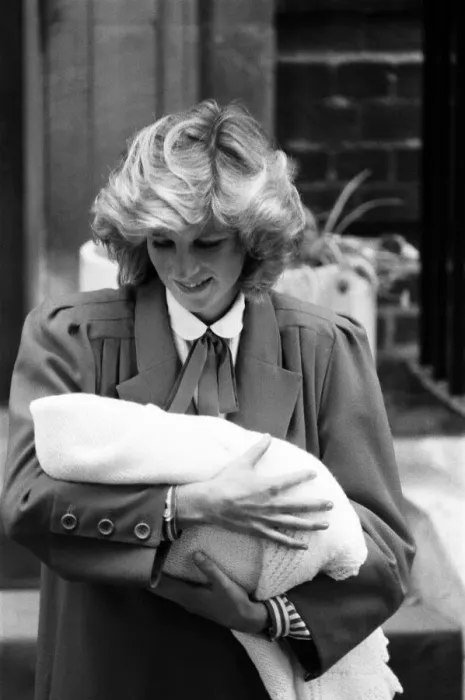 Framed Print : Prince Harry leaves St Marys Hospital, London, after birth previous day Framed Print : Prince Harry leaves St Marys Hospital, London, after birth previous day