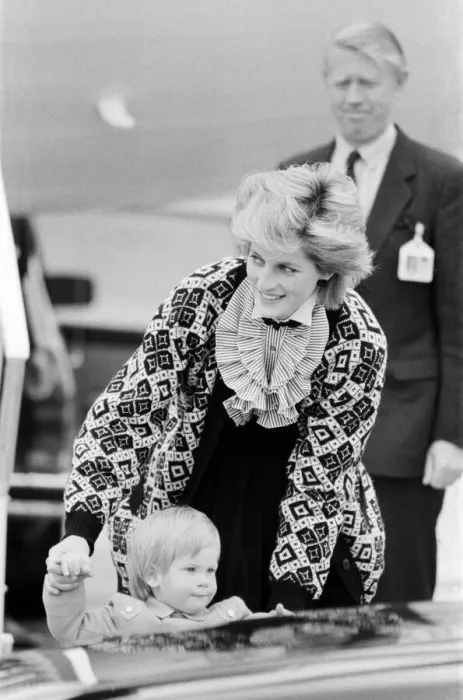 Framed Print : Prince Harry and his mother Princess Diana, arrive at Heathrow Airport, London Framed Print : Prince Harry and his mother Princess Diana, arrive at Heathrow Airport, London