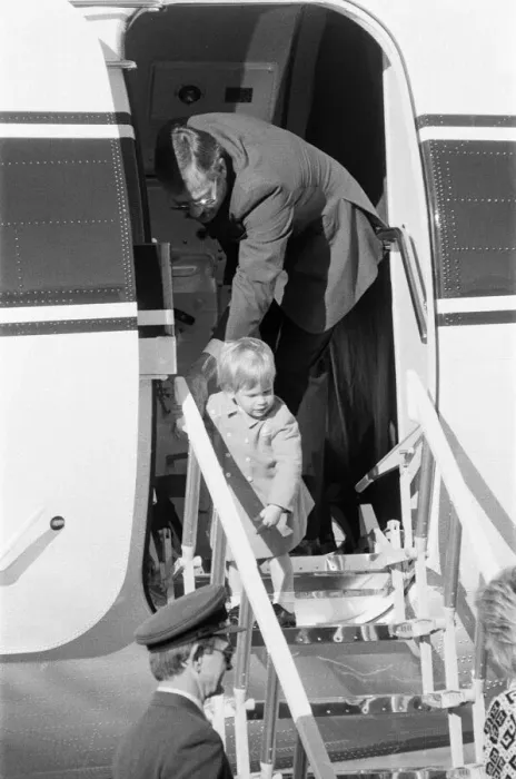 Framed Print : Prince Harry and his mother Princess Diana, arrive at Heathrow Airport, London Framed Print : Prince Harry and his mother Princess Diana, arrive at Heathrow Airport, London