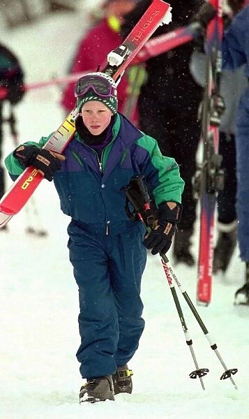 PRINCE HARRY STANDING IN THE SNOW HOLDING HIS SKIS DURING HIS HOLIDAY IN LECH