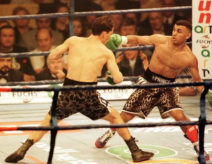 Framed Print : Prince Naseem Hamed lands punch on Jose Badillo in first round of his WBO World Framed Print : Prince Naseem Hamed lands punch on Jose Badillo in first round of his WBO World