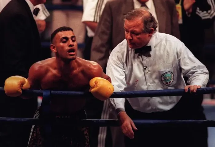 Framed Print : Prince Naseem Hamed slaughters Juan Cabrera at Wembely Arena on saturday 19th july 1997 Framed Print : Prince Naseem Hamed slaughters Juan Cabrera at Wembely Arena on saturday 19th july 1997