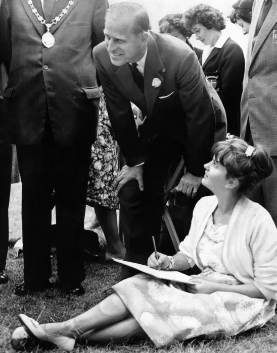 Framed Print : Prince Philip, Duke of Edinburgh, gets down to have a closer look at the work of Janet Framed Print : Prince Philip, Duke of Edinburgh, gets down to have a closer look at the work of Janet