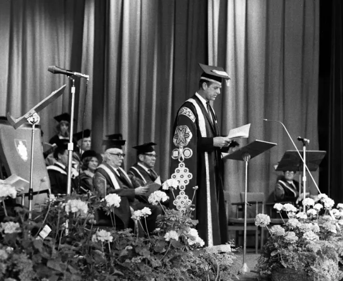 Framed Print : Prince Philip, Duke of Edinburgh at Salford University Degree day. 17th July 1971
