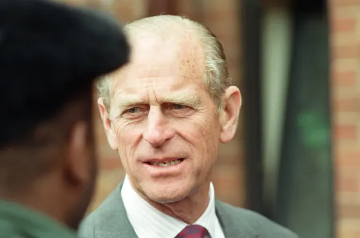 Framed Print : Prince Philip, Duke of Edinburgh tours the Century Drive housing development off Albert Framed Print : Prince Philip, Duke of Edinburgh tours the Century Drive housing development off Albert
