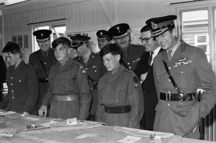 Framed Print : Prince Philip, Duke of Edinburgh, visiting the Infantry Junior Leaders Battalion at Park Framed Print : Prince Philip, Duke of Edinburgh, visiting the Infantry Junior Leaders Battalion at Park