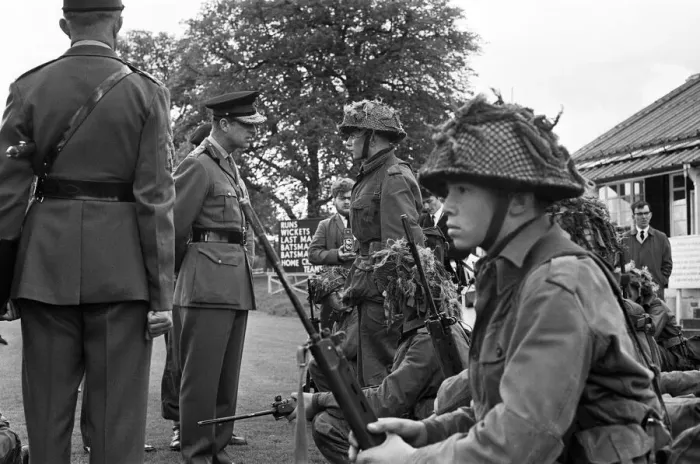 Framed Print : Prince Philip, Duke of Edinburgh, visiting the Infantry Junior Leaders Battalion at Park Framed Print : Prince Philip, Duke of Edinburgh, visiting the Infantry Junior Leaders Battalion at Park