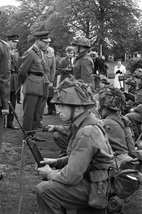 Framed Print : Prince Philip, Duke of Edinburgh, visiting the Infantry Junior Leaders Battalion at Park Framed Print : Prince Philip, Duke of Edinburgh, visiting the Infantry Junior Leaders Battalion at Park