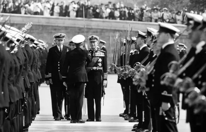 Framed Print : Prince Philip, Duke of Edinburgh visits Britannia Royal Naval College, Dartmouth Framed Print : Prince Philip, Duke of Edinburgh visits Britannia Royal Naval College, Dartmouth