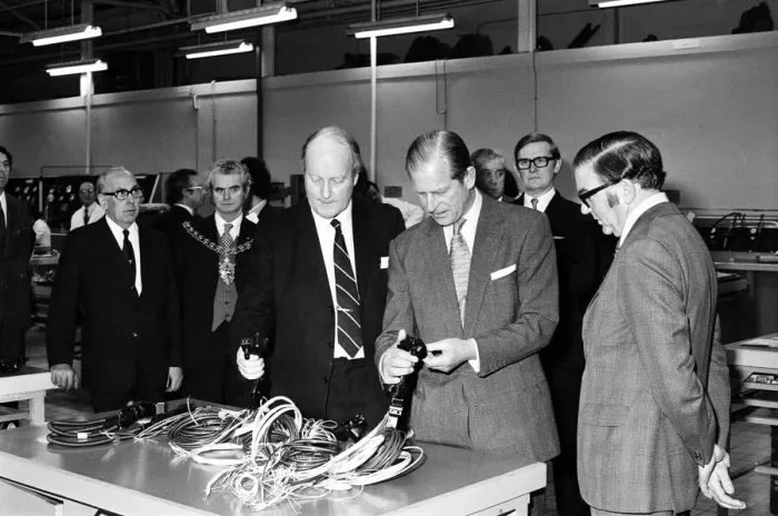 Framed Print : Prince Philip, Duke of Edinburgh visits the Dunlop Engineering Aviation Division works in Framed Print : Prince Philip, Duke of Edinburgh visits the Dunlop Engineering Aviation Division works in