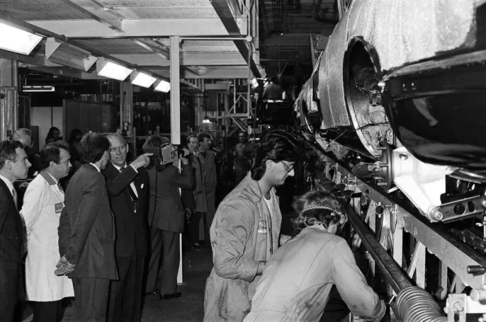 Framed Print : Prince Philip, Duke of Edinburgh visits the Jaguar assembly plant at Browns Lane Framed Print : Prince Philip, Duke of Edinburgh visits the Jaguar assembly plant at Browns Lane