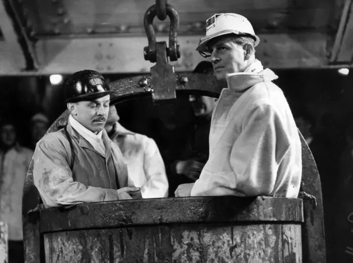 Framed Print : Prince Philip, Duke of Edinburgh visits the Mosley Common Colliery, Lancashire Framed Print : Prince Philip, Duke of Edinburgh visits the Mosley Common Colliery, Lancashire